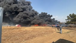 Neumáticos y pastizal generan densa columna de humo en la zona de volcanes