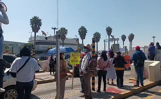 Manifestantes dan paso libre en caseta de Tepotzotlán; exigen localizar con vida a Brenda Aguilar