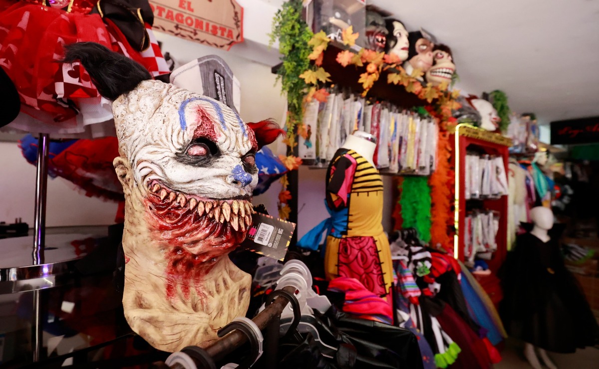 Comercialización: Halloween se ha convertido en una celebración comercial a nivel mundial, con la venta de disfraces, decoraciones y dulces. Foto: Alejandro Vargas