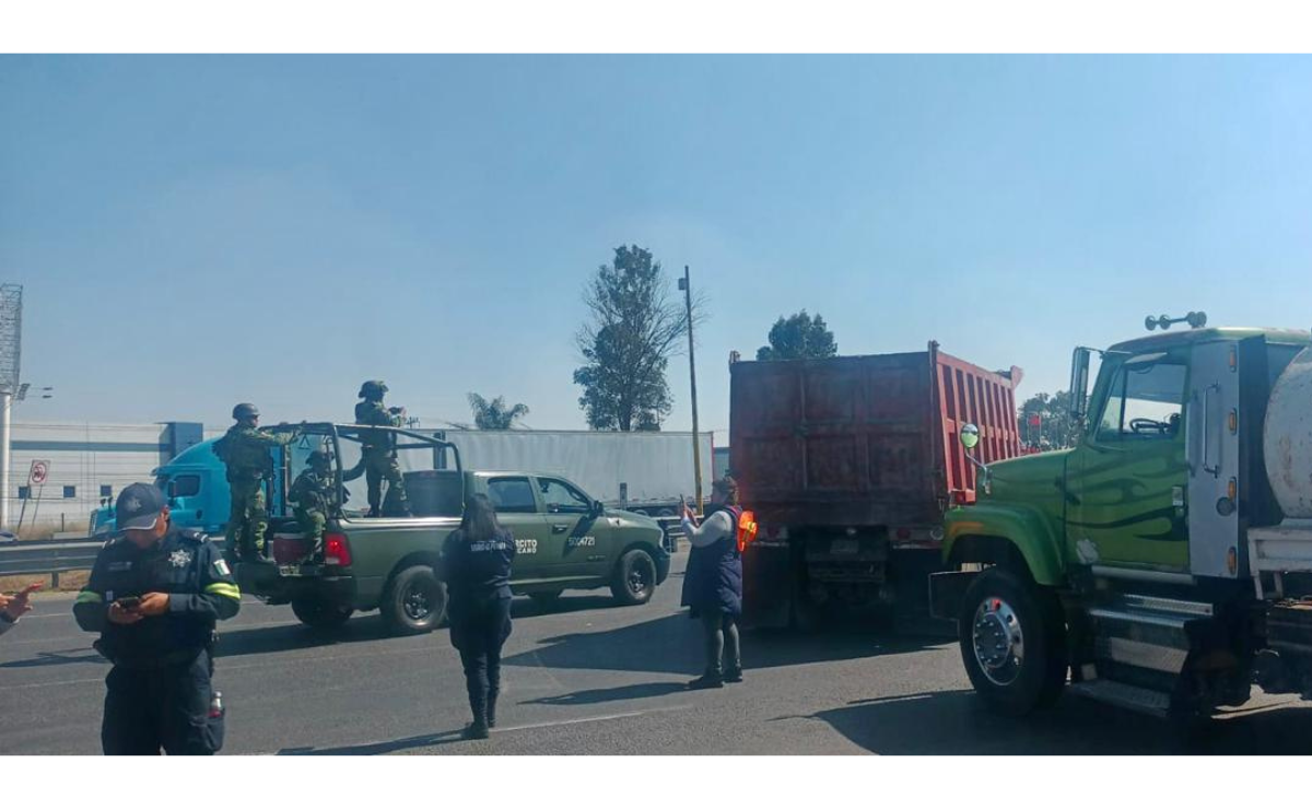 Termina bloqueo en autopista México Querétaro Foto: Especial