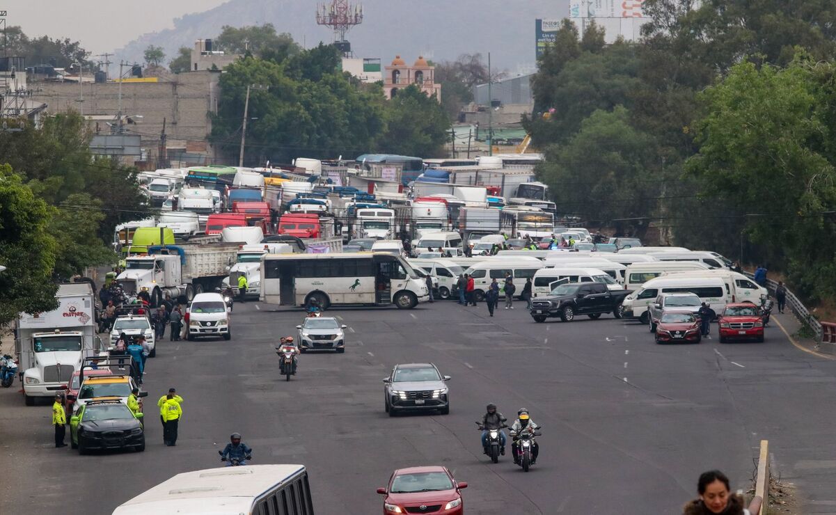 El grupo de transportistas se concentra en la zona de El Vigilante y provocan caos vial. Foto: Axel Sánchez