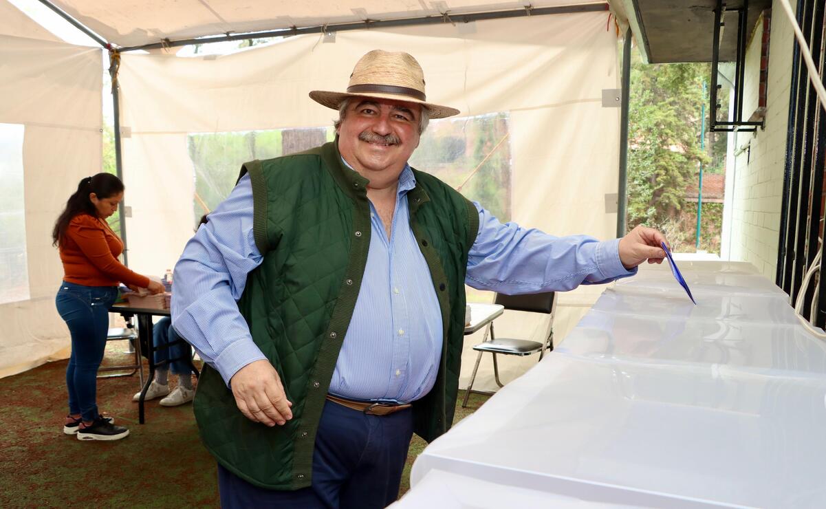 Ricardo Sodi emite su voto para la elección de jueces federales y mexiquenses