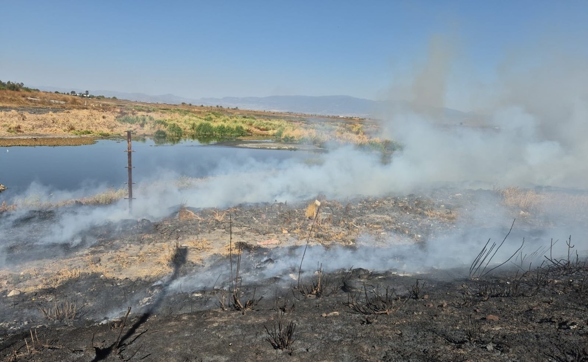 Los vulcanos detectaron una zona fangosa que les impide avanzar hacia el área donde están las llamas para sofocar el incendio. Foto: Especial