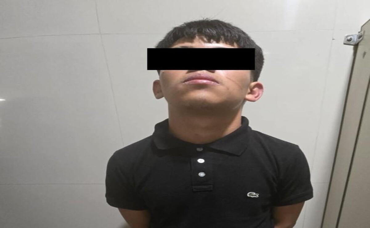 El joven de 18 años fue esposado y llevado al Ministerio Público / Foto: Especial