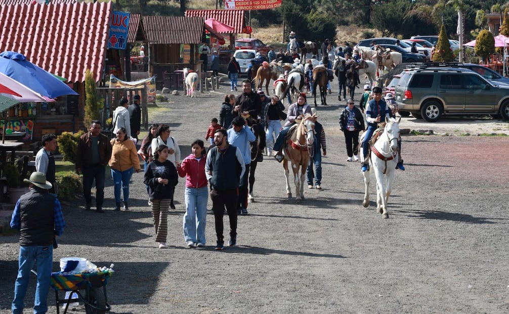 Comerciantes señalan que los recientes hallazgos de cuerpos han afectado la afluencia de visitantes a La Marquesa. Foto Alejandro Vargas/ El Universal
