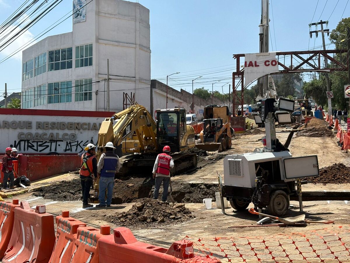 Coacalco, Mex.- Habitantes del Parque Residencial Coacalco llevan 5 días sin el servicio de gas natural por red debido a una fuga que ocurrió en las obras que realiza el gobierno municipal de Coacalco para la construcción de un distribuidor vial.