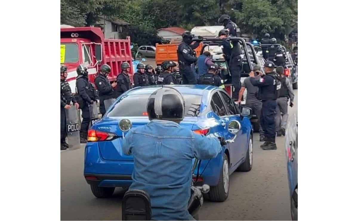 La circulación vehicular se restablece tras la intervención de autoridades en las entradas del municipio, afectadas por bloqueos. Foto: Especial