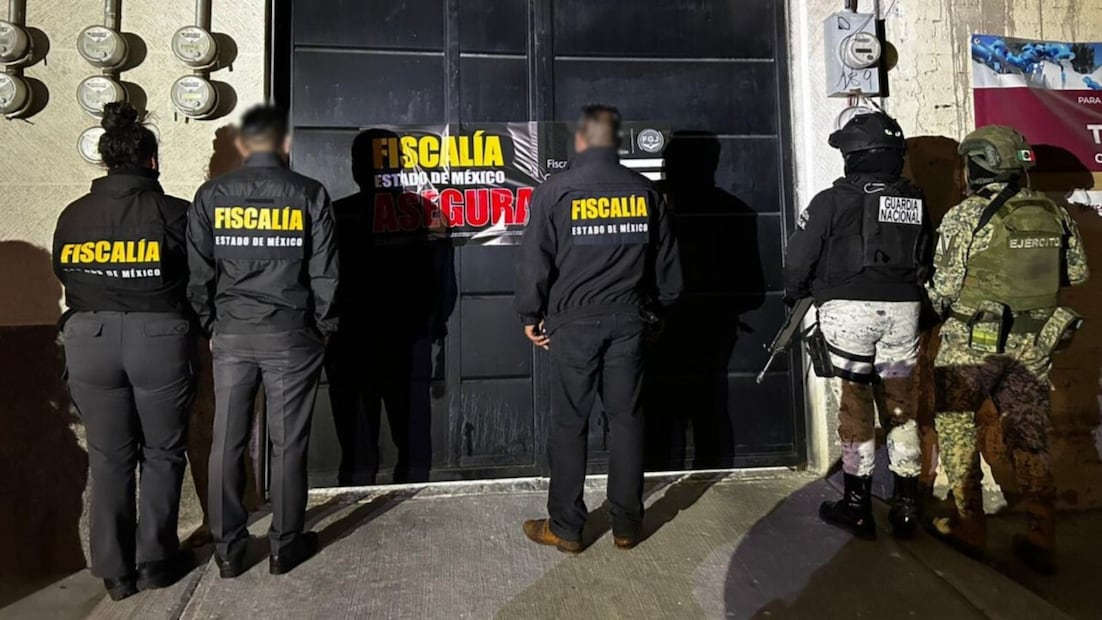 Entre los objetos asegurados destacan un arma larga, seis cortas y más de mil cartuchos de diversos calibres. Foto Especial