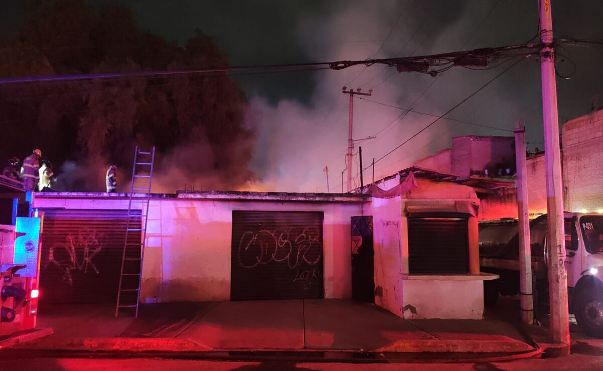 Video: Incendio en bodega de solventes moviliza a servicios de emergencia en Ecatepec