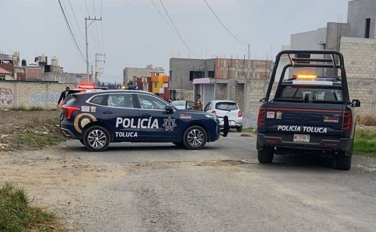 Elementos de seguridad pública municipal acordonaron la zona del incidente en Capultitlán, a la espera de la llegada del personal forense. Foto: Especial