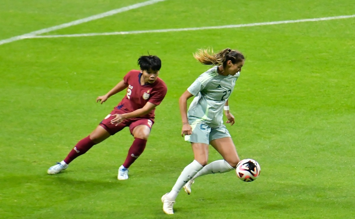 La fiesta del Tri Femenil: Afición mexicana celebra el triunfo de 4-0 ante Tailandia con el tradicional Cielito lindo / Foto: Arturo Hernández
