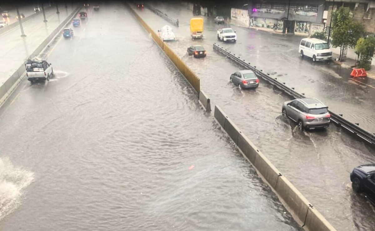 Carreteras inundadas y circulación complicada son el resultado de las intensas precipitaciones que azotan la región. Foto: Especial