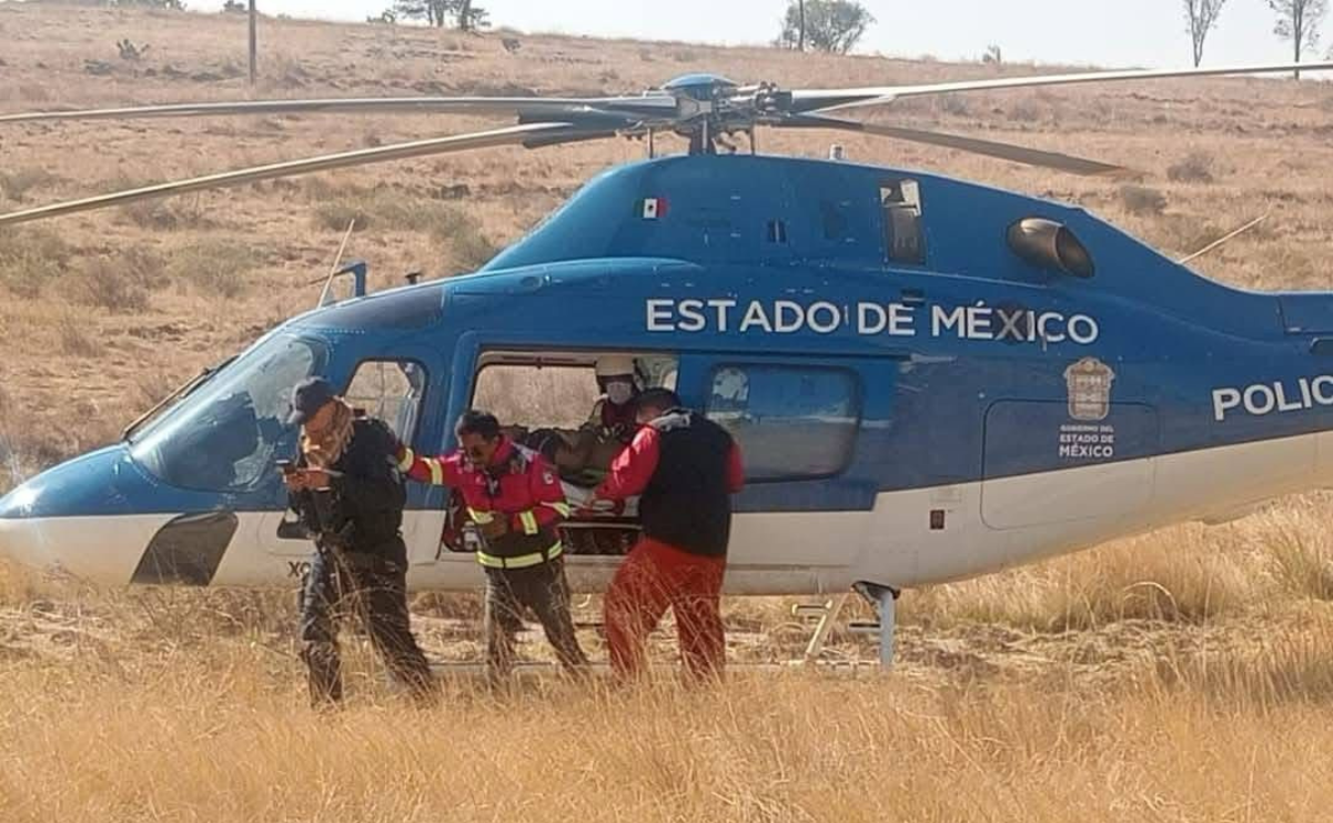Fuerte accidente en la carretera federal 55, a la altura de Aculco, genera cierre total y largas filas. Foto Especial