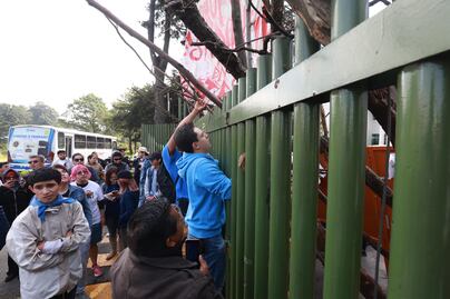 Enfrentamiento en la UAEMéx: estudiantes intentan recuperar Facultad de Ciencias Políticas tomada por paristas