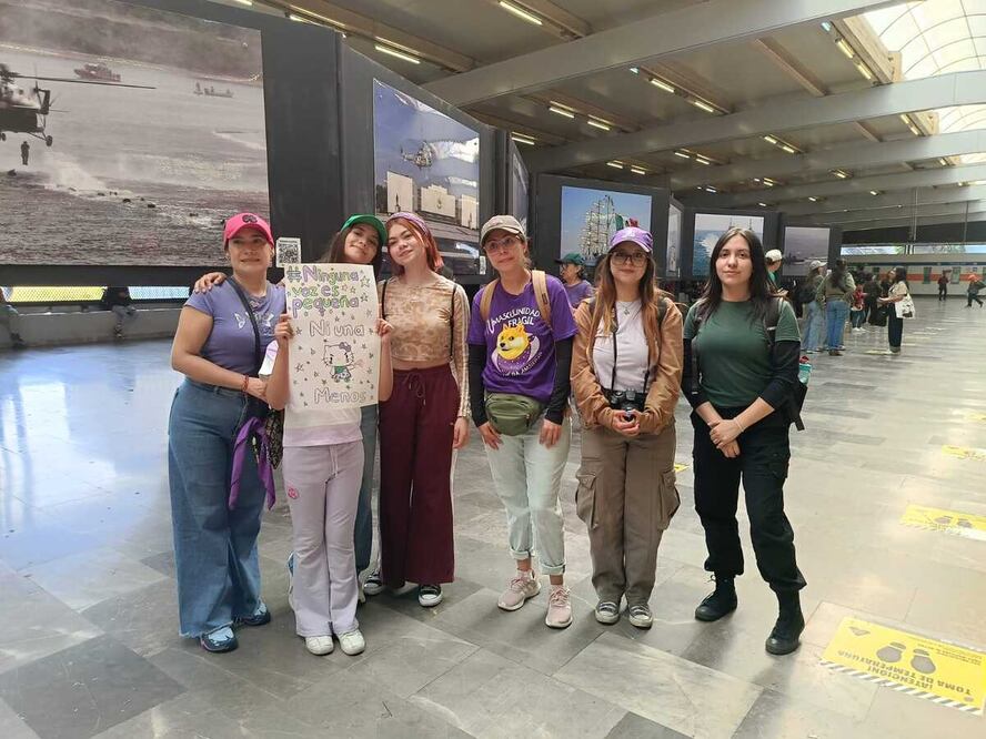 Entre los contingentes destacó el colectivo “Caperucitas Moradas”, cuyas integrantes se organizaron a través de redes sociales para acudir juntas a la movilización. Foto: especial