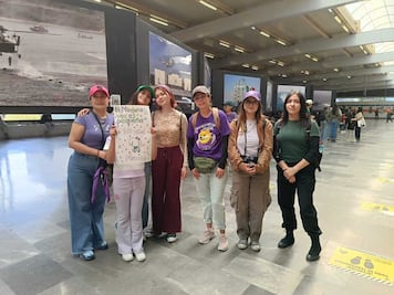 Caperucitas Moradas y estudiantes de la FES Acatlán se suman a la marea del 8M