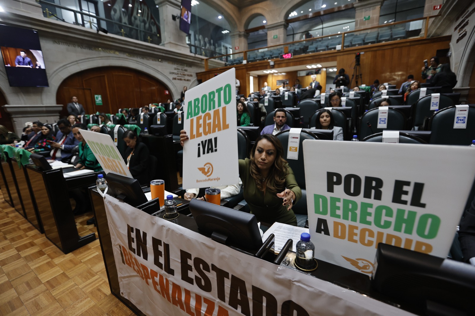 Cinco días después de su aprobación, la reforma que despenaliza el aborto en el Estado de México aún no entra en vigor. Fotos Arturo Hernández y Jorge Alvarado