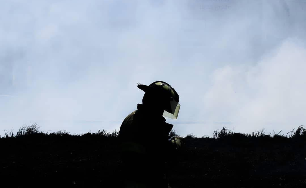 La quema de pastizales es la principal causa de los numerosos incendios en Metepec durante la temporada de sequía. Foto: Alejandro Vargas