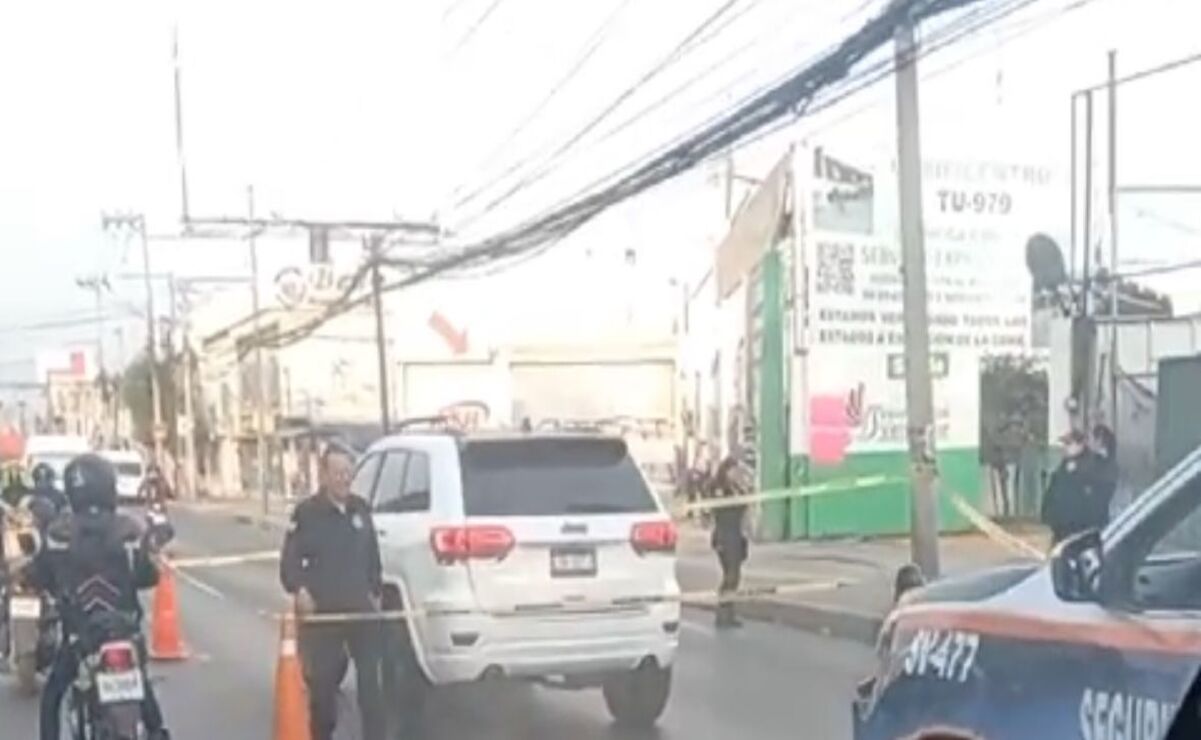 Al menos dos balas penetraron el video del piloto de la unidad de color blanca, quedando la escena bajo resguardo policial. Foto: Especial