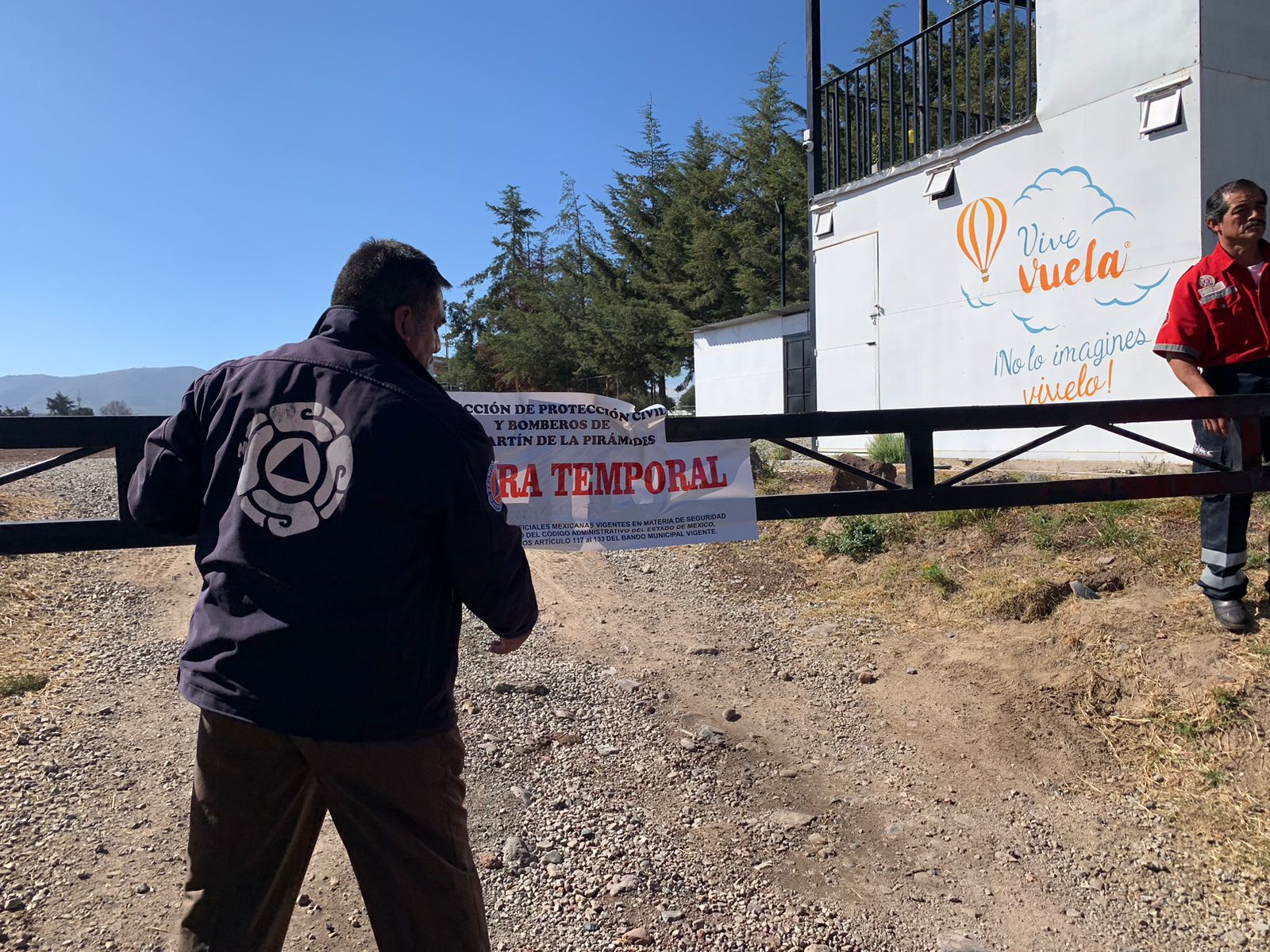 Suspenden vuelos en globo tras accidente de dos extranjeros en Teotihuacán