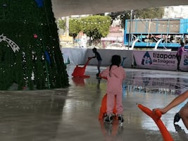 Familias de Atizapán y municipios vecinos "sacan brillo" a la pista de hielo