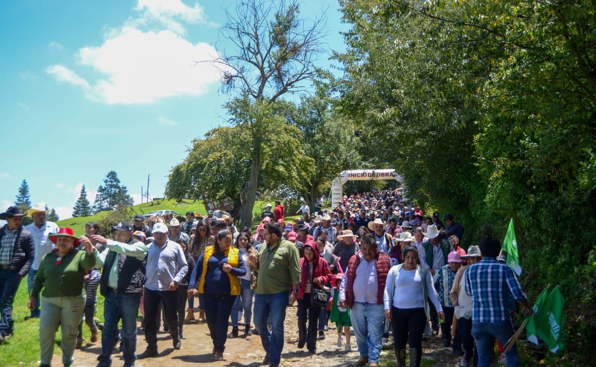 El alcalde puso en marcha la pavimentación con concreto hidráulico de otros tres caminos / Foto Especial