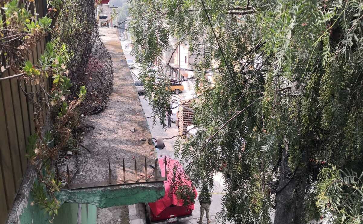 Elementos de la policía municipal de Cuautitlán Izcalli y de la policía del Edomex  llegaron a la zona para acordonar la escena del crimen. Foto: Especial