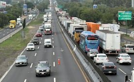 ¡Sal con tiempo! Mantenimiento en la carretera México-Querétaro ocasiona filas de autos en varios kilómetros 