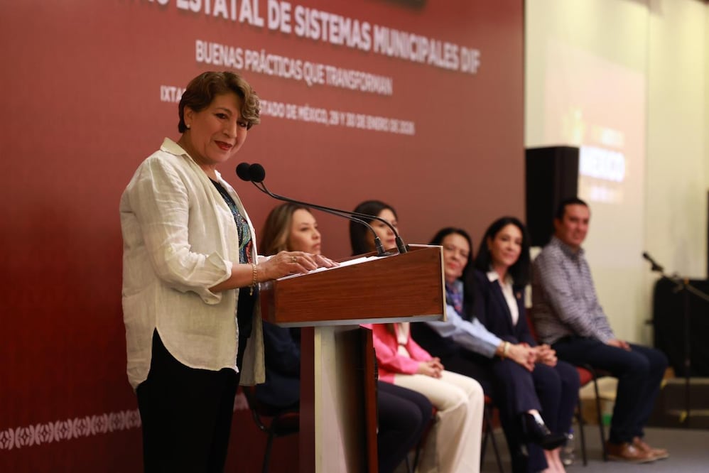 La gobernadora Delfina Gómez Álvarez durante la inauguración del Encuentro Estatal de Sistemas Municipales DIF en Ixtapan de la Sal. Foto Alejandro Vargas / El Universal