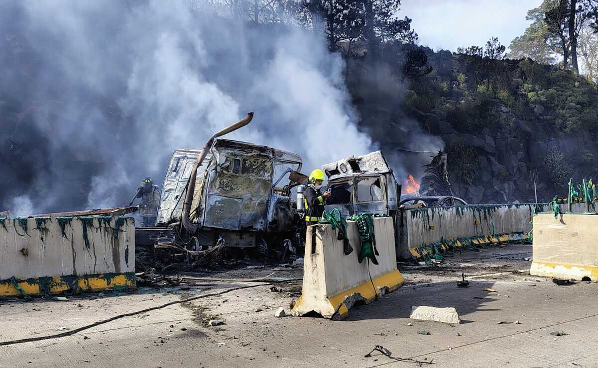 Seis personas perdieron la vida y otras cinco resultaron lesionadas al registrarse un choque múltiple en la autopista México-Puebla. Foto: Especia