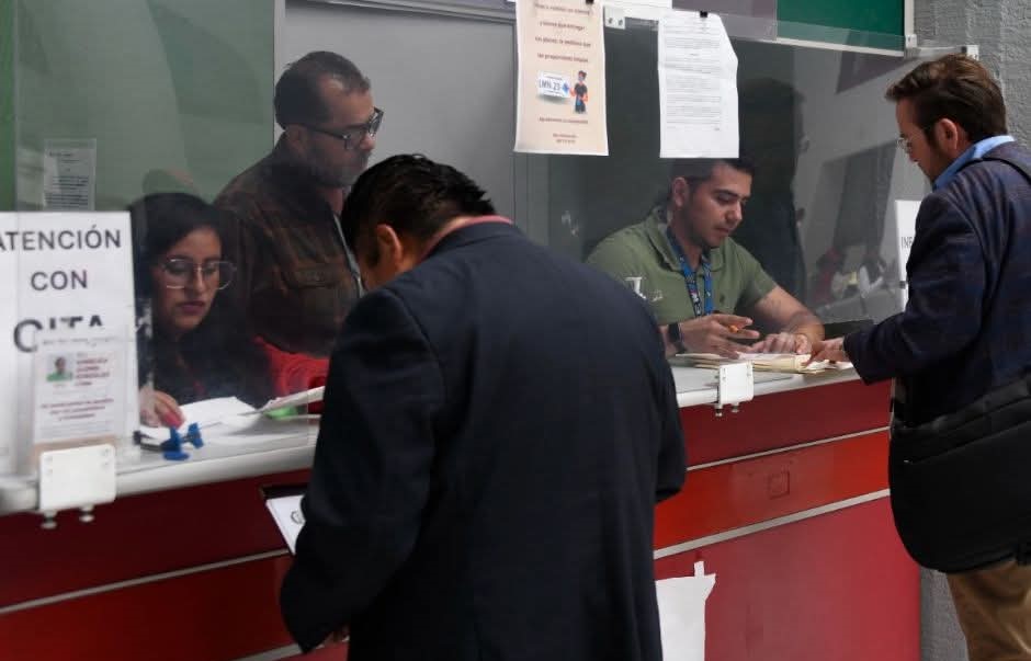 Durante diciembre se agendaron más de 104 mil citas para recoger las placas en alguno de los módulos de atención. Foto: Especial.