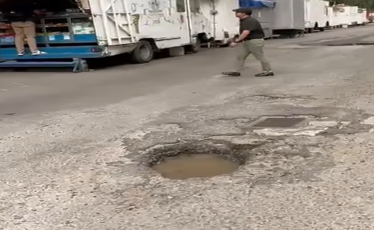 Baches y socavones afectan la movilidad vial de vecinos de Tecamachalco en Naucalpan