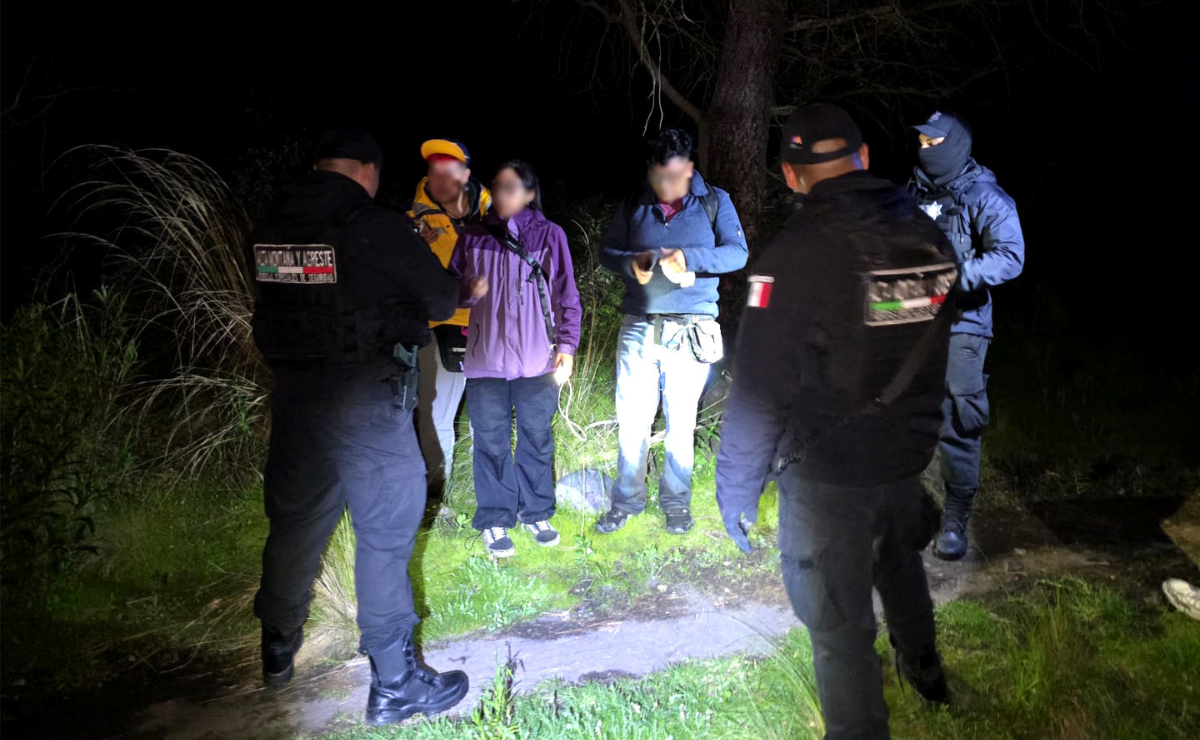 Elementos de la SSEM localizaron y acompañaron a salvo a una mujer y dos hombres perdidos en el Iztaccíhuatl. Foto: Especial
