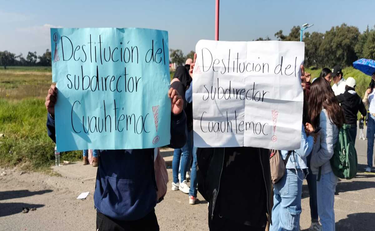 Protestan fuera de la Universidad Politécnica de Otzolotepec. Foto: EL UNIVERSAL Edomex.