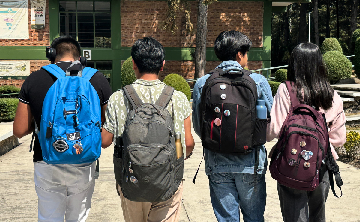 ¡Pin-manía en Toluca! Jóvenes emprendedores encuentran en los pines un negocio de moda