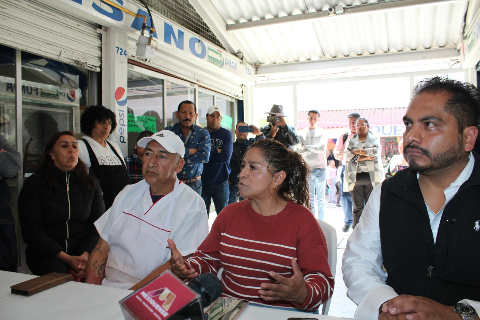 Pese a que los ambulantes han sido retirados de los pasillos y la periferia del mercado en reiteradas ocasiones, aseguraron que regresan al ser un espacio consolidado/ foto: especial