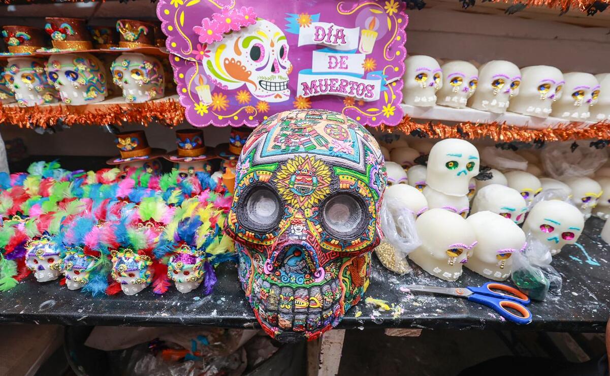 Tradición que endulza a Toluca: Familia Zarco, 100 años dando vida a las calaveras de alfeñique