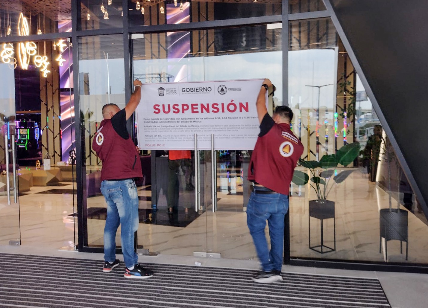 El casino ubicado en la colonia Santa Cruz Acatlán fue suspendido por autoridades del Gobierno del Estado de México. Foto: Especial