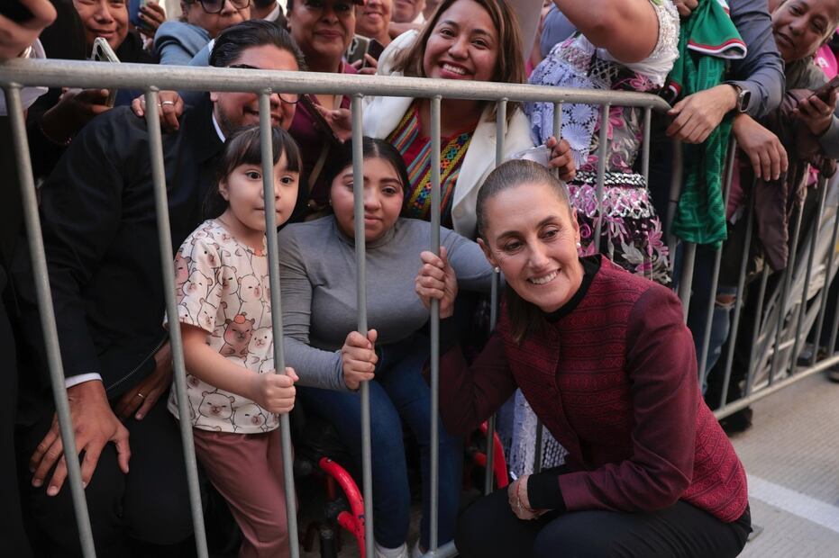 En San Quintín, la jefa del Ejecutivo Federal presentó un plan integral que incluye salud, becas y condiciones dignas para miles de trabajadores agrícolas. Foto Especial