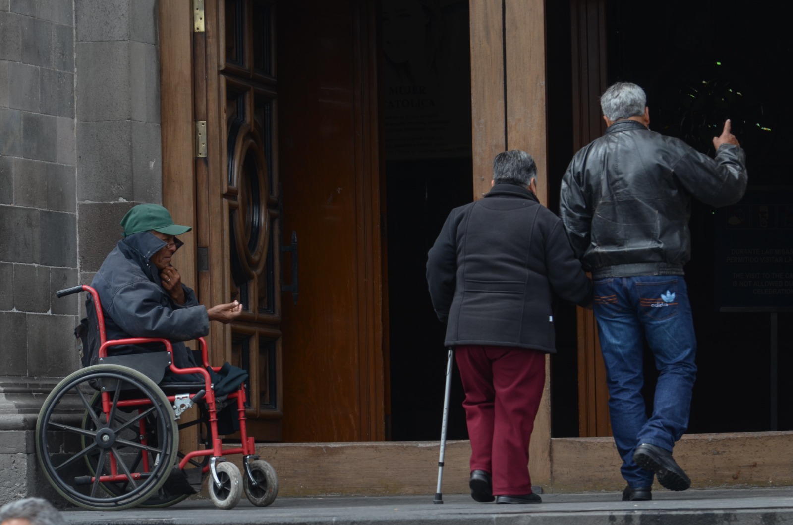 En el Estado de México, 95 mil personas con discapacidad para caminar enfrentan la pobreza. Foto Arturo Hernández