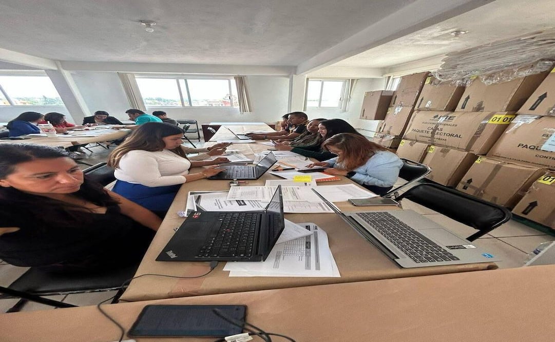 Las 40 Juntas Distritales del Instituto Nacional Electoral (INE) en el Estado de México iniciaron el Simulacro del Sistema de Cómputos. Foto: Especial