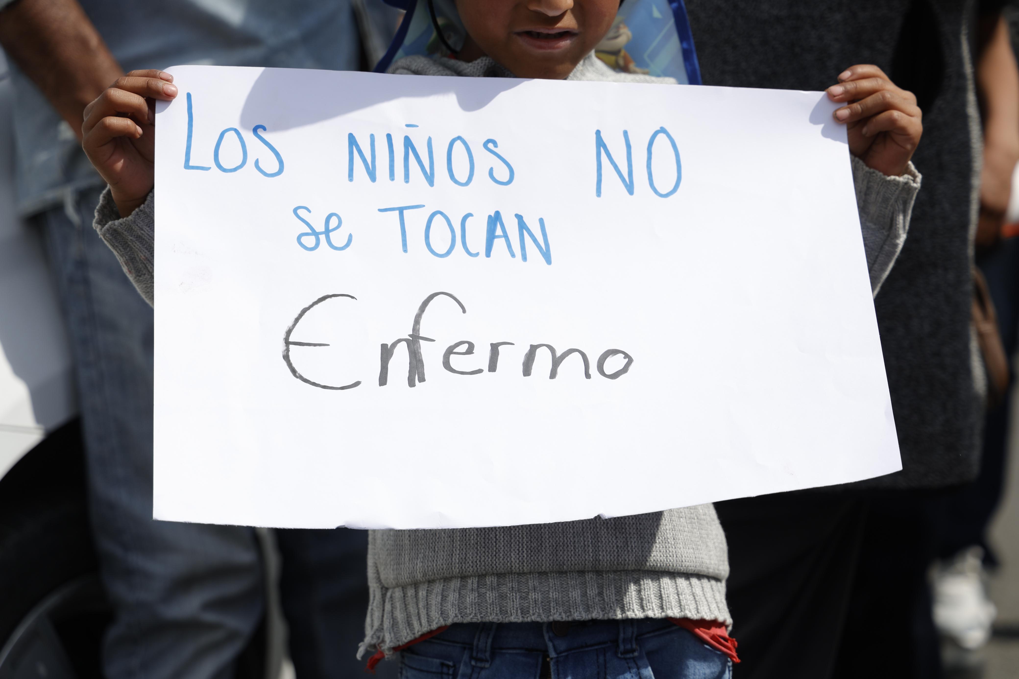 Vecinos y familiares exigen justicia y seguridad para los niños tras el crimen. Foto Arturo Hernández