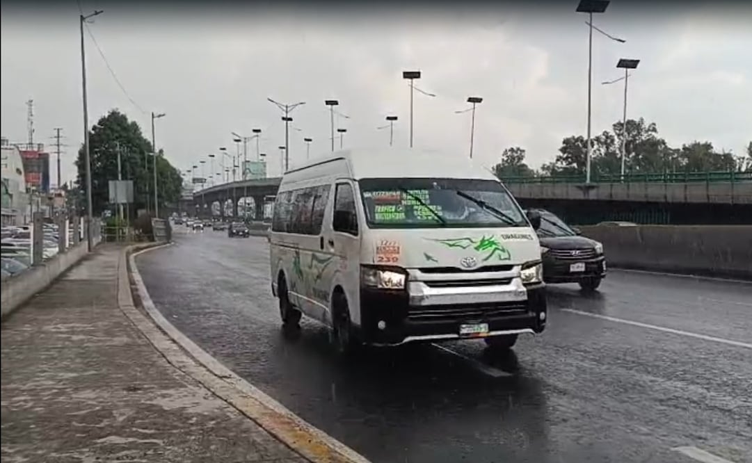 Alrededor de las 15:30 horas se registró un rápido incremento de nubosidad y actividad eléctrica en el municipio de Naucalpan. Foto Especial