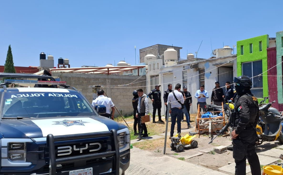 Fachada de una de las casas de seguridad utilizadas por la banda "Los Peñafiel" en el Fraccionamiento Paseos de San Martín, Toluca. Foto: Especial