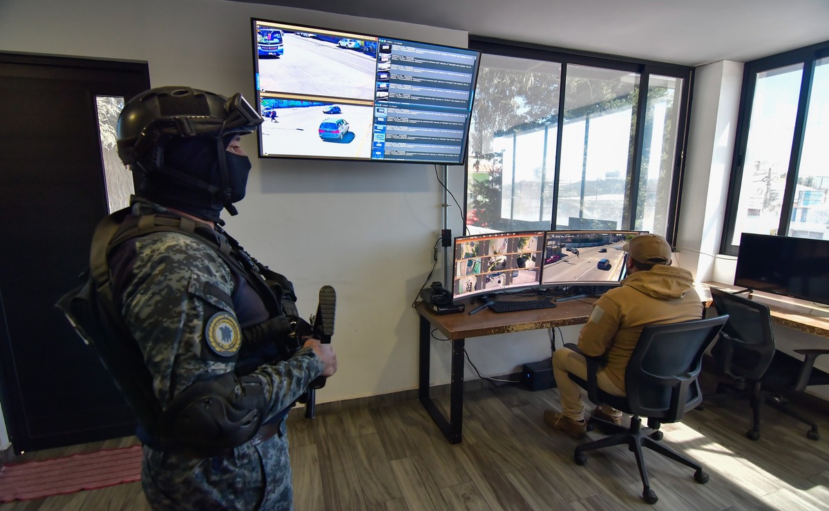 Personal de seguridad en un CAI de Metepec, brindando atención y protección a la ciudadanía