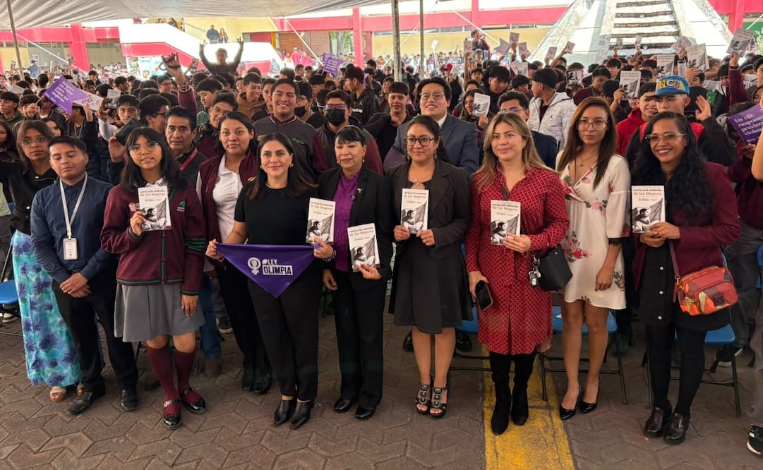 La campaña busca que niñas y adolescentes identifiquen los riesgos que enfrentan en internet y redes sociales. Foto Arturo Contreras / El Universal