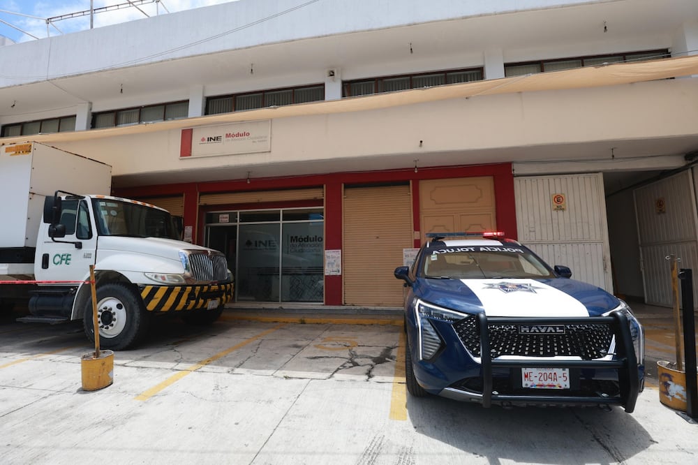 Entregar documentos a desconocidos te hace vulnerable a la usurpación de identidad y el mal uso de tu información sensible. Foto Alejandro Vargas / El Universal