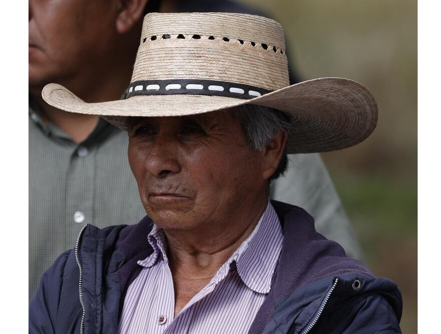 El presidente de Bienes Comunales de San Nicolás Coatepec en Tianguistenco denunció que la tala clandestina ha devastado cerca de 5 mil hectáreas. Foto Arturo Hernández