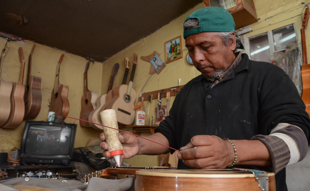 La laudería, según José Luis, es mucho más que un oficio / Foto Arturo Hernández