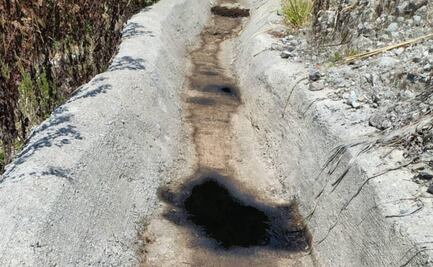 Derrame de gasolina contamina manantial tras choque en la Naucalpan-Toluca